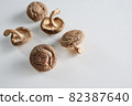 Dried shiitake mushrooms  82387640