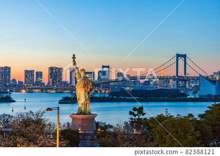Tokyo Bay area evening view Odaiba 82388121