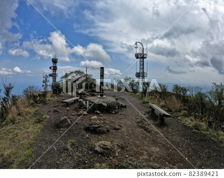 鶴見嶽山頂柱子和無線電塔 鶴見嶽山頂柱子和無線電塔 82389421