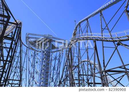 Fujiyama roller coaster 82390908