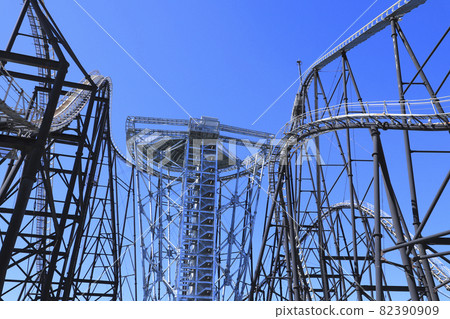 Fujiyama roller coaster 82390909