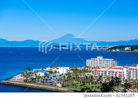 Clear and clear Mt. Fuji and Enoshima, Osaki Park, Mt. Fuji seen from Kanagawa Prefecture Clear and clear Mt. Fuji and Enoshima, Osaki Park, Mt. Fuji seen from Kanagawa Prefecture 82391205