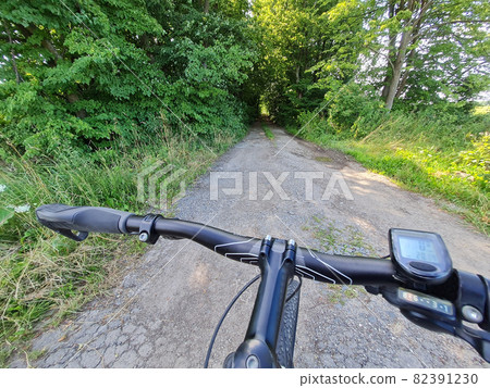 bicycle wheel on gravel 82391230