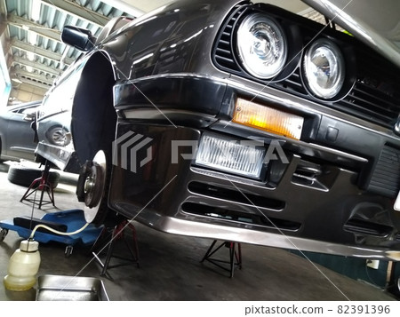 Brake oil change work scene 82391396