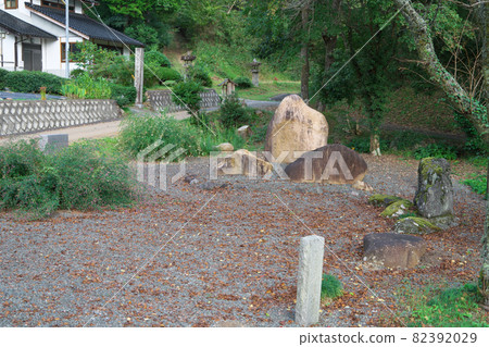 岡山縣新見市二本松公園的和歌山木水、妻兒紀念碑和萩之花 82392029