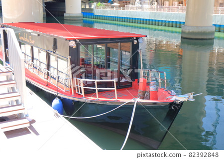 Cruise ship (river boat) Cruise ship (river boat) 82392848
