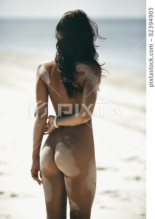Perfect Tanned Naked Woman on the Beach Perfect Tanned Naked Woman on the Beach 82394905