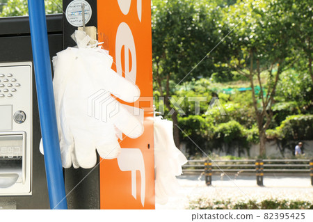 Vinyl gloves installed at gas stations (Korea) Vinyl gloves installed at gas stations (Korea) 82395425