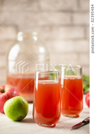 Glass of fresh apple juice 82395484