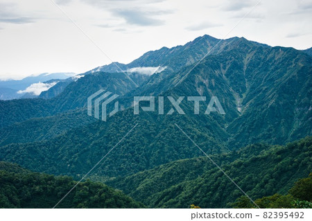從越後駒嶽山看荒澤山 82395492