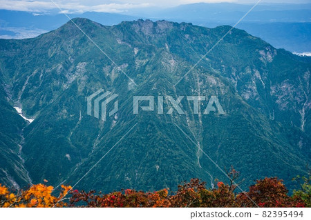 從越後駒嶽山看八海山 從越後駒嶽山看八海山 82395494