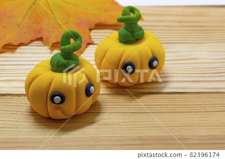 Halloween party background, Fondant paste figure pumpkin on wooden rustic background, copy space, card, invitation, cupcakes topper halloween Halloween party background, Fondant paste figure pumpkin on wooden rustic background, copy space, card, invitation, cupcakes topper halloween 82396174