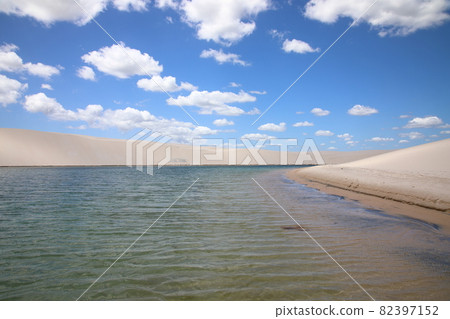 Lencois Maranhenses 國家公園(巴西)的白色沙丘 Lencois Maranhenses 國家公園(巴西)的白色沙丘 82397152