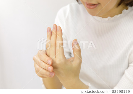 Hand Massage Hand Massage 82398159