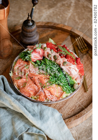 Healthy light smoked salmon, wakame and ginger Healthy light smoked salmon, wakame and ginger 82400782