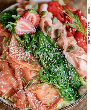 Healthy light smoked salmon, wakame and ginger Healthy light smoked salmon, wakame and ginger 82400806