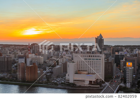 Sunset and Niigata cityscape Sunset and Niigata cityscape 82402059