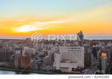Sunset and Niigata cityscape Sunset and Niigata cityscape 82402060