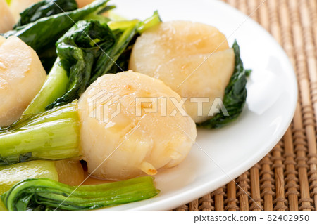 炸扇貝和青根青菜。 炸扇貝和青根青菜。 82402950