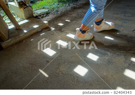 Sunlight shining through the drainboard Sunlight shining through the drainboard 82404343