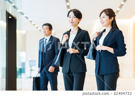 Business office, businessman, commuting, sales, photography cooperation "LINK FOREST" Business office, businessman, commuting, sales, photography cooperation "LINK FOREST" 82404732