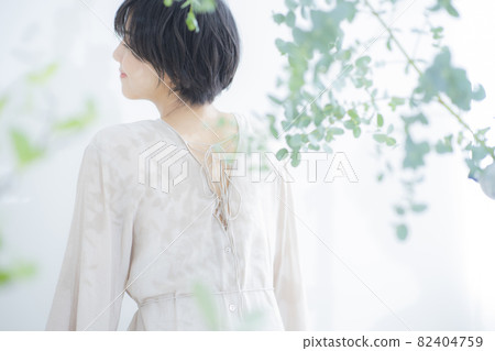 Beauty image back view Beauty image back view 82404759