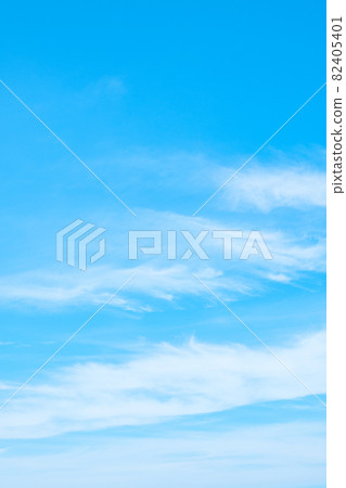 清新的秋天天空 清新的秋天天空 82405401