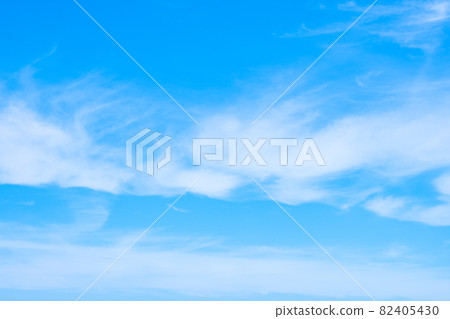 清新的秋天天空 清新的秋天天空 82405430