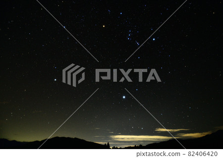 Hakushu-cho, Hokuto City, Winter Triangle and Orion (from Berga Street) 82406420