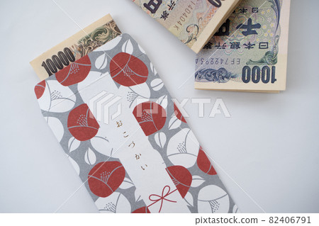 Image of money in a pocket bag 82406791