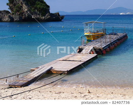 Okinawa's sandy beach and sea 82407736