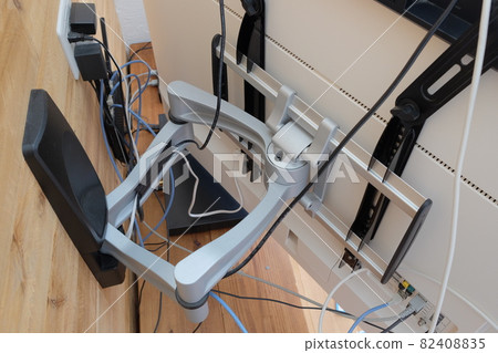 Movable arm for wall-mounted TV Movable arm for wall-mounted TV 82408835