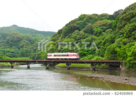 Nagasaki Prefecture Matsuura Railway Nishikyushu Line Vehicle & Emukae River Nagasaki Prefecture Matsuura Railway Nishikyushu Line Vehicle & Emukae River 82408969