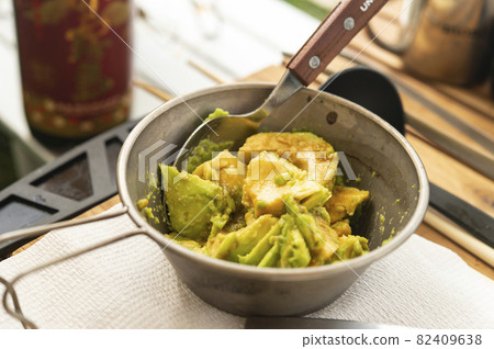 Grated avocado garlic soy sauce Grated avocado garlic soy sauce 82409638