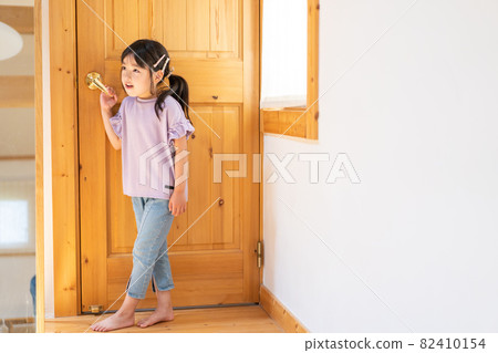 Girl playing at home 82410154