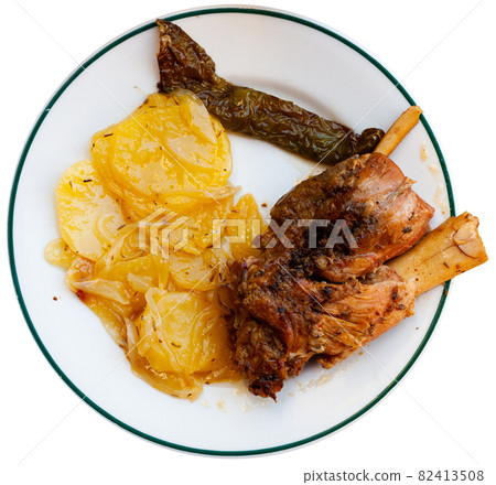 Delicious pork knuckle with potatoes Delicious pork knuckle with potatoes 82413508