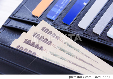 Money and long wallet Money and long wallet 82413667