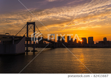 << Sunset >> Cityscape Rainbow Bridge << Sunset >> Cityscape Rainbow Bridge 82413887