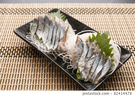 秋天甜生魚片 82414478