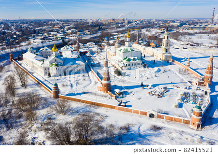 Winter view of the Epiphany Staro-Golutvina monastery in Kolomna 82415521