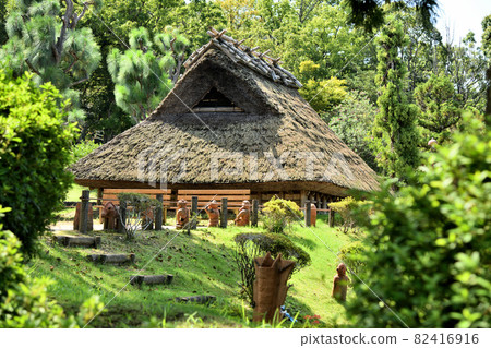 Wakayama Prefectural Kii Fudoki no Oka (pit house) [Wakayama City, Wakayama Prefecture] 82416916