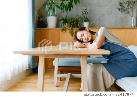 女性肖像 82417974