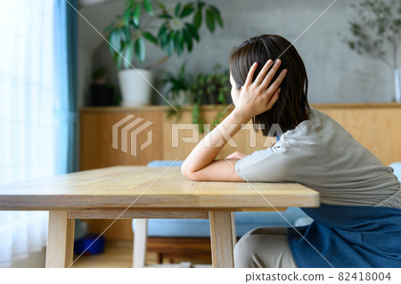 Female portrait 82418004