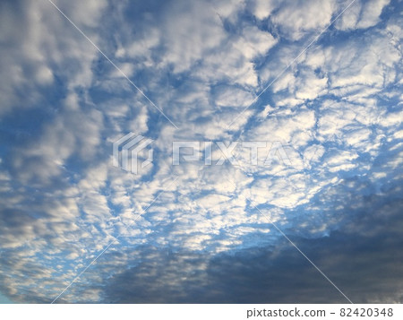 神秘的雲 82420348