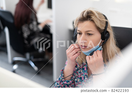call center operator in medical mask call center operator in medical mask 82422193