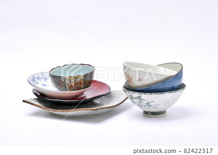 Several kinds of Japanese tableware piled up on a white background 82422317