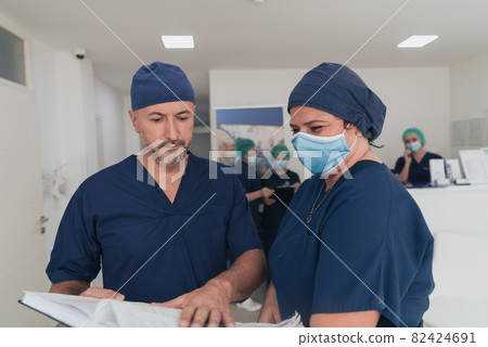 orthopedic doctor working together with his multiethnic team orthopedic doctor working together with his multiethnic team 82424691