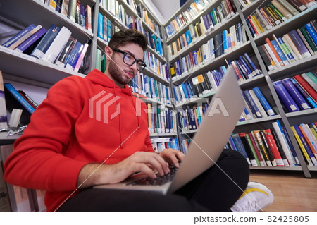 the students uses a notebook, laptop and a school library the students uses a notebook, laptop and a school library 82425805