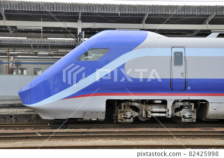 Free gauge train Second test car Train that runs on both Shinkansen and conventional lines Free gauge train Second test car Train that runs on both Shinkansen and conventional lines 82425998