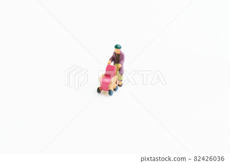 老人 82426036